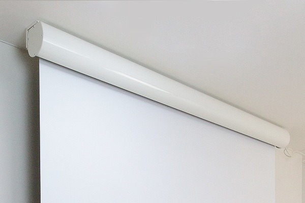 日焼けやホコリからスクリーンを守る