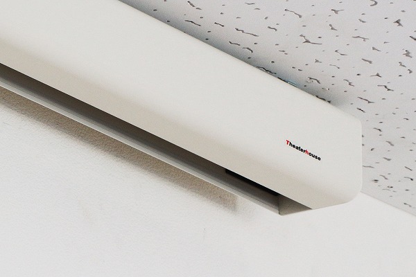 日焼けやホコリからスクリーンを守る