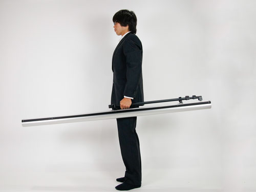 設置場所までスクリーンを運びます