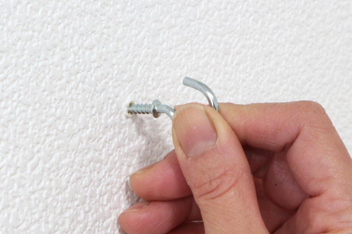 ネジ付きフックを用意