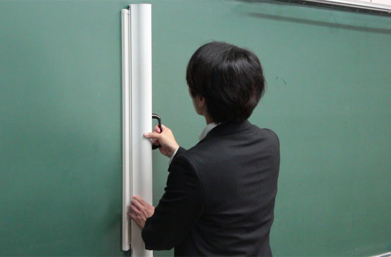 モバイルマグネットスクリーン　位置を決める