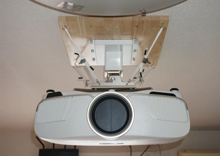 180インチ電動スクリーン